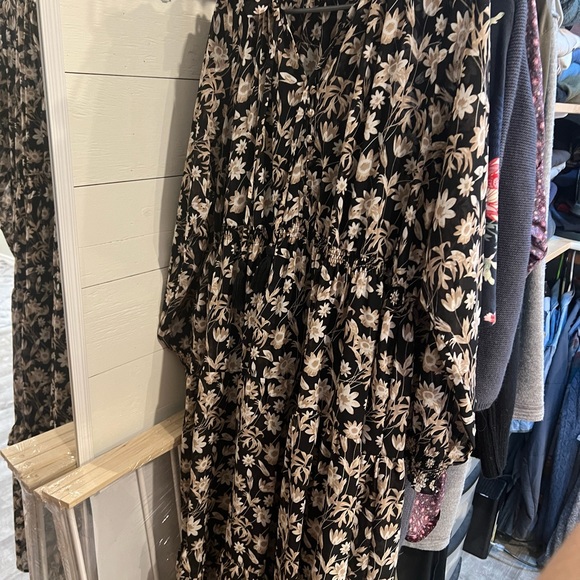 Black Floral Chiffon Ruffle Trim Button Front Long Sleeve Maternity Midi Dress - Picture 3 of 3